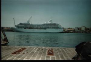 Nave da crociera nel porto di Milazzo