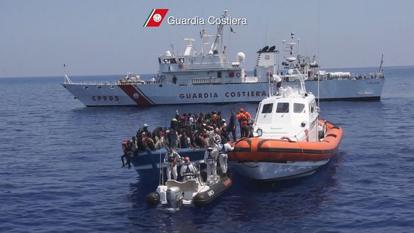 migranti-guardiacostiera