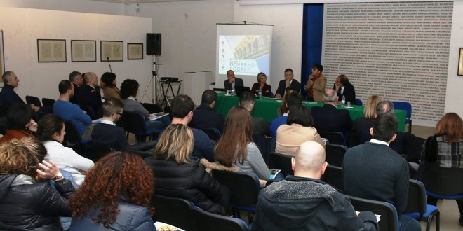 apertura scuola governo locale