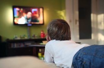 child-watching-tv-1152x768