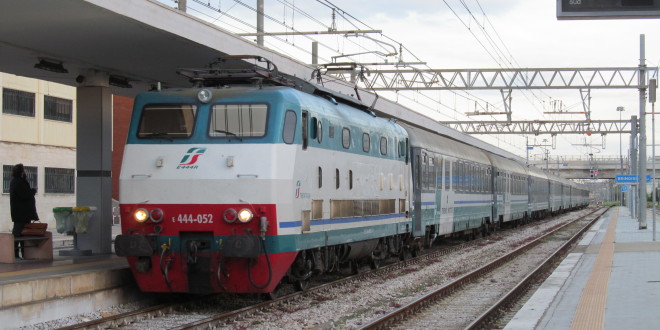 Trenitalia,_444052_Brindisi