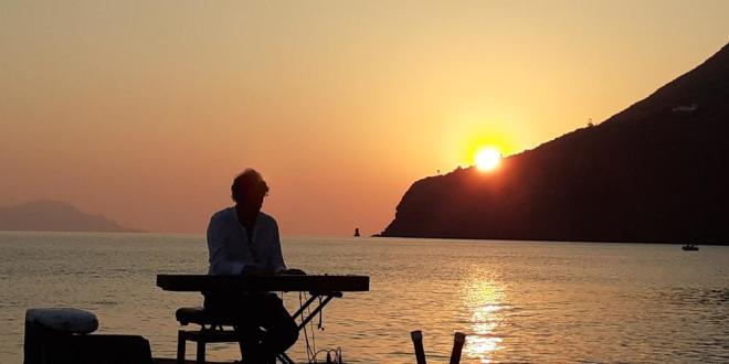 Maestro Giuseppe Urso durante i lconcerto Omaggio al Sole SJF